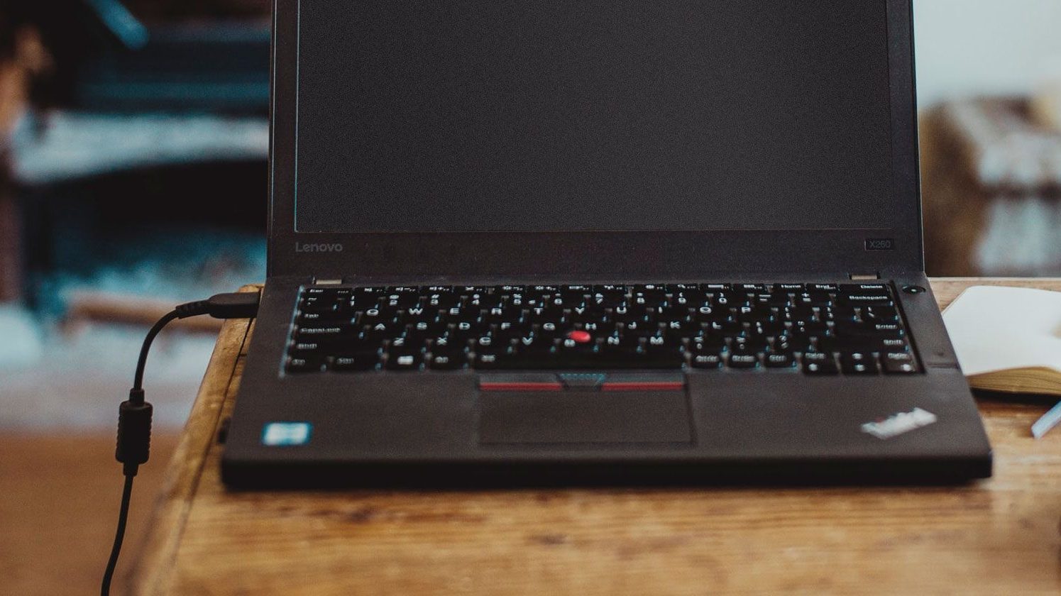 Почему ноутбук не работает от сети без батареи, как это исправить