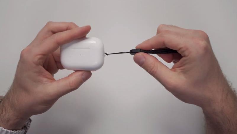 Как переключать (включать, ставить на паузу) песни в наушниках airpods, если на них нет пульта